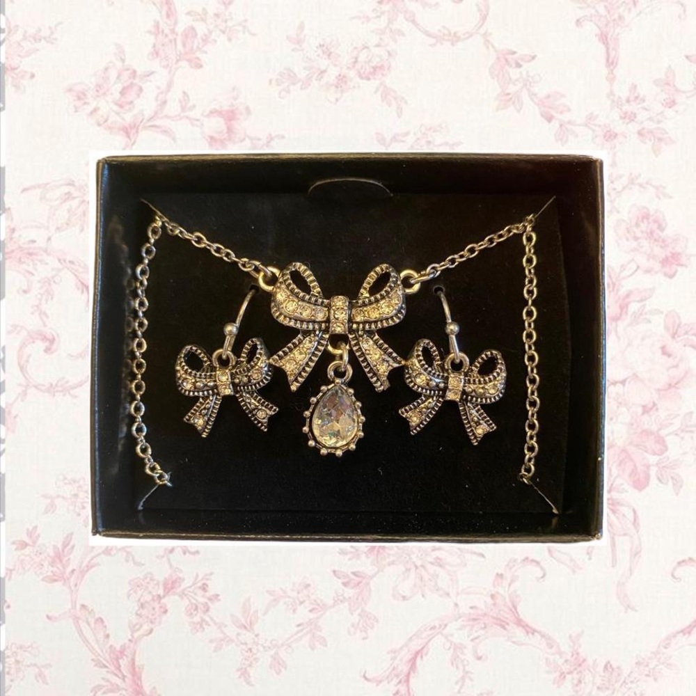 coquette embellished bows Earring and necklace set